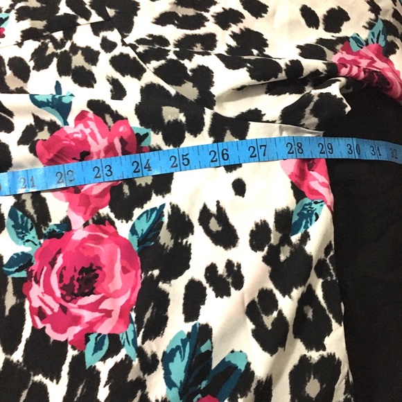 🆕🌼LANE BRYANT Animal Floral Print Top🌼 - Picture 3 of 12